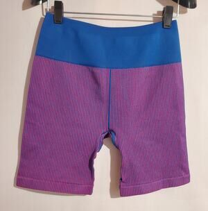 Fabletics NWT High Waisted Seamless Ribbed Pull-On Shorts Size M Athletic Active